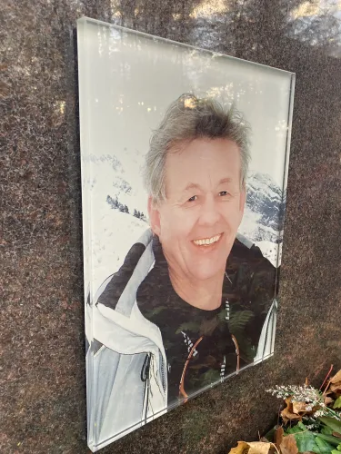 Фото в стекле на памятник